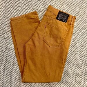 Levi’s 562 | khaki jean | size 32x32 | light wear